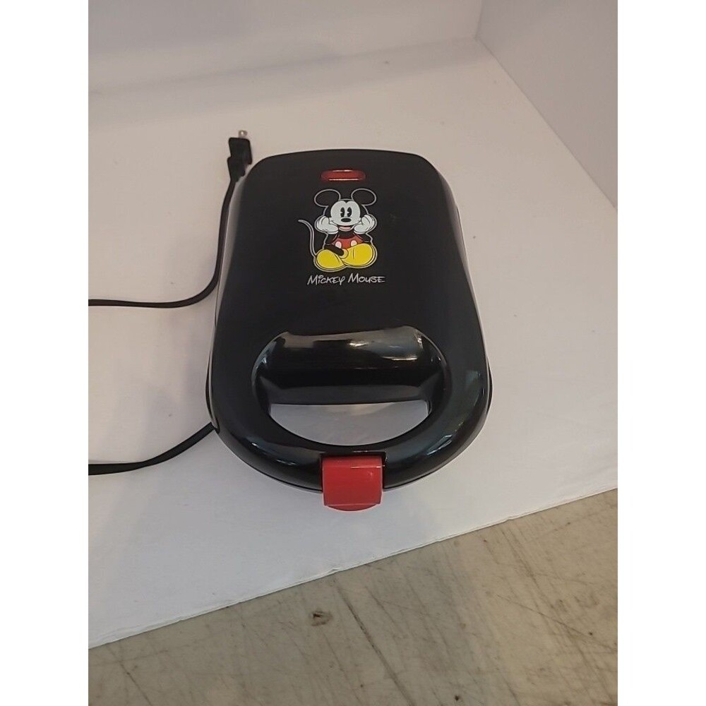Disney 12 V Mickey Shaped Waffel Maker w/ Mickey on Front